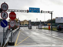 Литва улс Беларусьтай хиллэх хилээ хаажээ