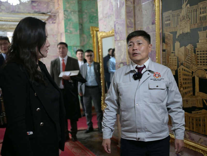 Хотын дарга Х.Нямбаатар Хүүхдийн урлан бүтээх төвд ажиллалаа