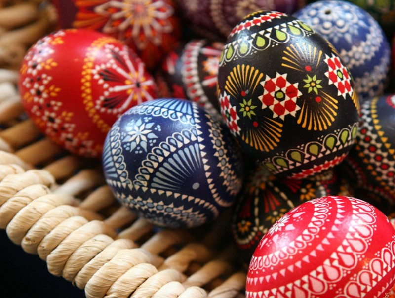 Үнэн алдартны шашны Улаан өндөгний баярын үеэр дайны галыг 32 цагийн турш зогсоох зарлигт Путин гарын үсэг зурав