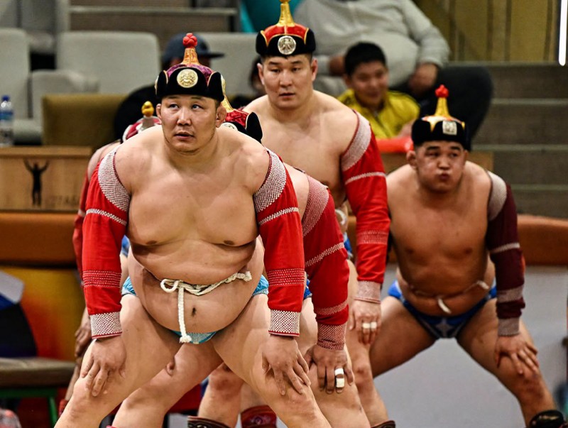 “Алтан цом”-ын барилдаанд Хамаг монгол баг гуравдугаар байрт шалгарчээ