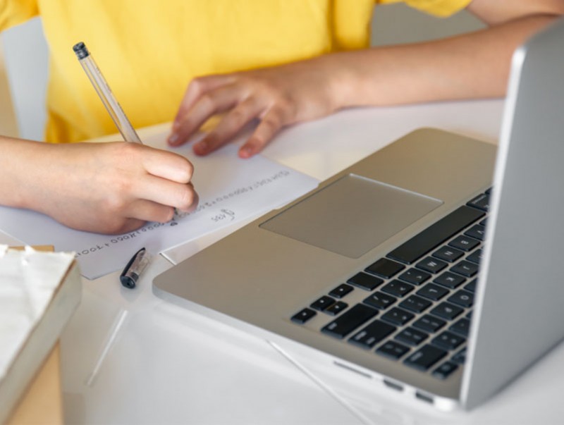 Сумын сурагчид дараагийн Элсэлтийн шалгалт, улсын хэмжээний бусад шалгалтад цахимаар оролцоно