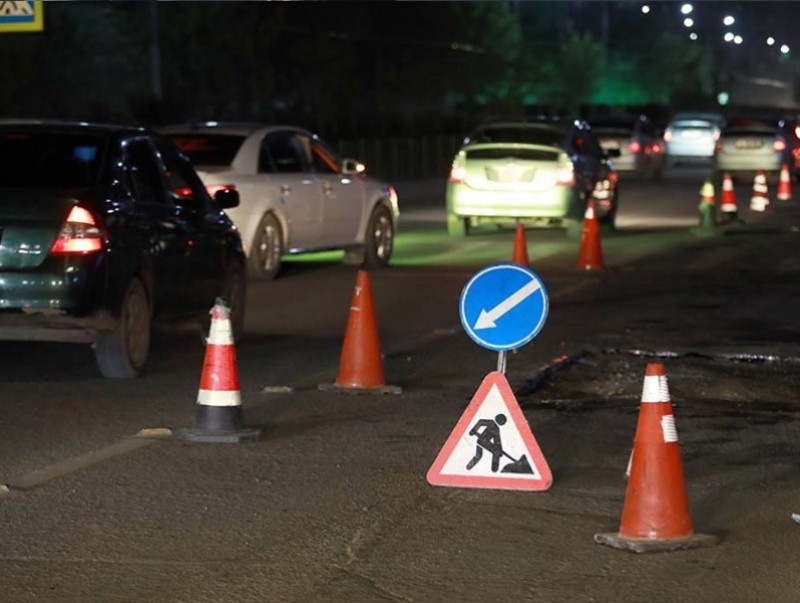 Таван шарын төмөр замын гармын баруун талын авто замыг хэсэгчлэн хаана