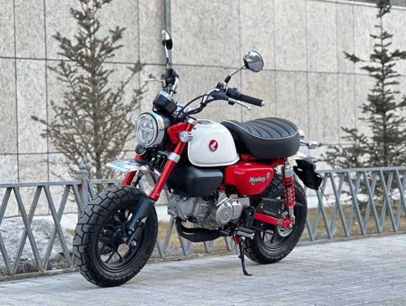 Мотоциклыг 18 насанд хүрсэн "А" ангиллын жолоодох эрхийн үнэмлэхтэй хүн жолоодно